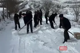 回家的路总有人惦记！甘肃多地村民扫雪接游子返乡，网友：这就是回家的意义图片
