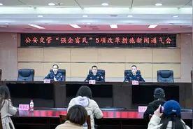 新车上牌1小时办结  重庆交管5项新举措强企富民图片
