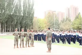 叶城千名高一新生军训启幕，退役士兵大学生担任教官图片