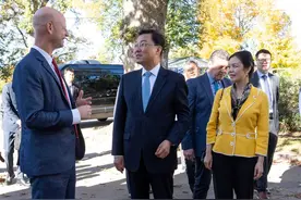 友谊历久弥新，希望代代传承 ——谢锋大使看望美国艾奥瓦州友好人士图片