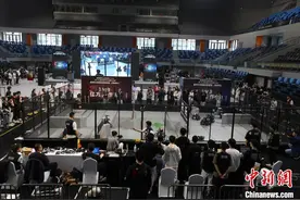 全国45所高校机甲战队集结重庆 上演“机器人大战”图片