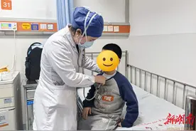 口哨误入气管，男童熟睡中吹"喇叭" 医生：春节期间接诊多名意外伤害患儿图片