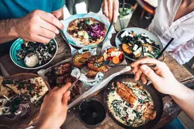 一次吃撑，这些危害可能接踵而至！暴食后的“补救方”，减少“大吃后遗症”图片