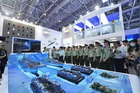 不断精进海洋执法综合水平！珠海航展现场迎来海警英模代表图片