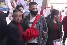 “梅姨案”被拐孩子钟彬回家认亲，寻子家长：等了21年图片