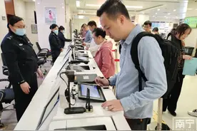 “三月三”假期临近 南宁出入境办证迎来高峰期图片