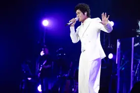 孙楠在马来西亚演唱会上热唱粤语串烧图片