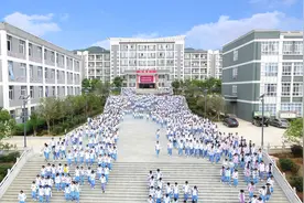 昌宁县：“一根丝”推动教育高质量发展图片