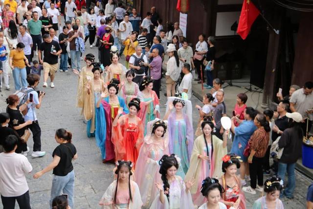 巡游互动、文化体验、趣味游园......城厢古城继续嗨起走→