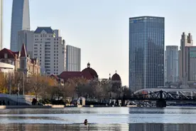 跳水跳出个“8A景区”，引来年轻人打卡！天津大爷急了：没有经验很容易出事儿图片