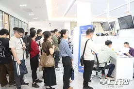 无人机飞手等新潮职业吸睛，3500余岗位助力“乐业湘江”图片