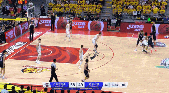 广东男篮98:82大胜辽宁夺赛点，周琦“13+12”达成两双图片