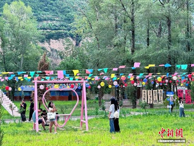 甘肃宕昌：“栖林幽居”现诗意 “甜蜜驿站”通“钱”途