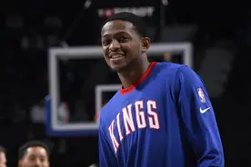 马刺“打劫”得到福克斯，付出代价极小图片