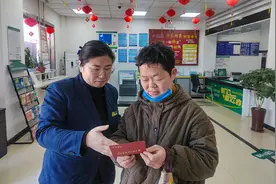 沁阳邮政樊帅：同事的百宝箱 客户的“上心人”图片