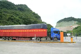 崇左片区：跨境电商公共清关中心实现车辆24小时进出图片