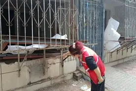 民呼必应·记者追访 | 有人擅自拆窗改门？执法部门介入图片