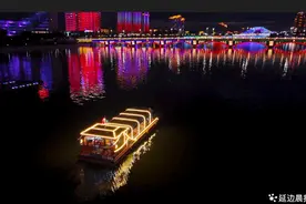 夜游一条河：延吉夏夜河岸沐清风徐来图片