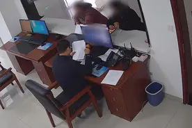 重庆一初中生将奶奶2万存款充值游戏，民警介入后退款，律师：未实名或限额可全退图片