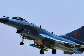 万人打卡歼10C！巴基斯坦游客专程到成飞公园看“枭龙”图片