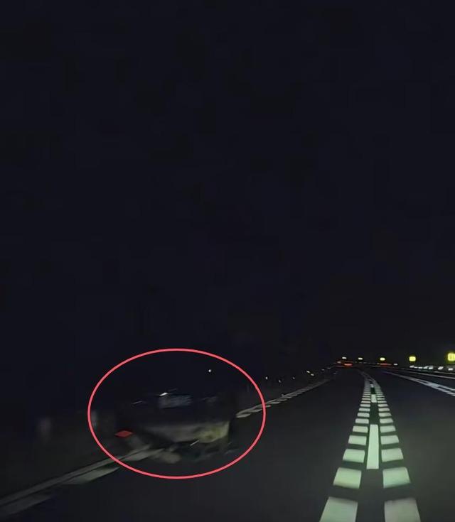 深南高速5车追尾致2死3伤