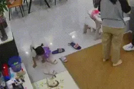 突然爆炸燃起巨大火光！女童汗毛和头发被烧焦，紧急提醒：危险别买图片