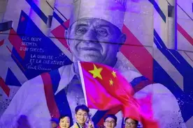 22岁少年捧回世界西餐大会厨王金牌！父亲是上市公司老总，他从小喜欢做菜，从每天切八九十斤萝卜开始学厨图片
