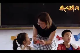 教师节感人瞬间：《致敬人民教师》图片