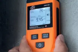 小里帮忙|居民楼顶通信塔电磁场达9.45μT，铁塔公司：现场检测图片