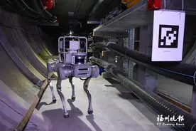 无人机、机器人、“机器狗”在供电保障中扮演重要角色图片