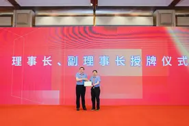 江南大学“伦世仪教育基金”理事会换届大会暨十周年庆典举办图片