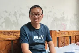 青岛8岁男童被武术教练殴打致死案将开庭，母亲崩溃：“妈妈从没说过‘一年不去接你’”图片