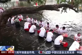 400岁龙船水下“冬眠”结束 “起龙”迎端午仪式感拉满了图片