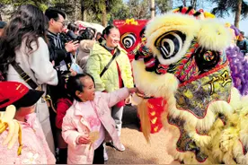 亲子骑行、体验非遗、露营……娃娃寒假不躺“屏”图片