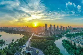 两会进行时丨地区生产总值预计突破7000亿元！泰州提前一年完成“十四五”规划总量目标图片