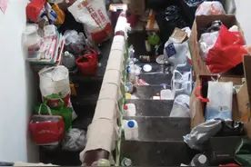 清走17袋垃圾！北京一女子捡废品堵死楼道熏走邻居图片