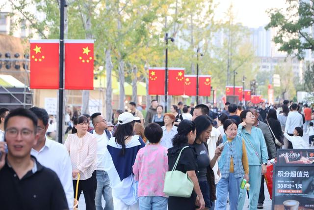 郑州千年商都遗址旁 “城市会客厅”焕发消费新活力