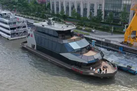 这艘“黑船”现身黄浦江，还是个“上海第一”……图片