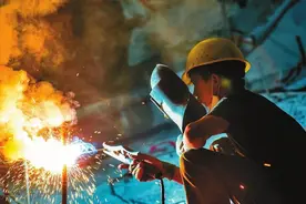 渝昆高铁云南段63座隧道贯通25座图片