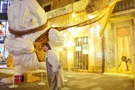 在上海最时尚的商场邂逅奇趣“冬日梦剧场”，上海新天地开启迎新庆典季图片