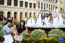 澳门迎来“五一”假期首批游客图片