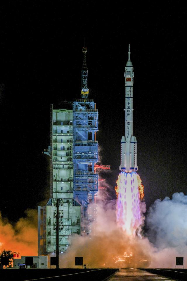 神舟弦鸣不辍 天地共谱长歌——写在神舟二十一号载人飞船成功发射之际