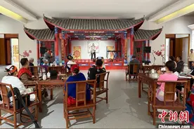 印度艺术家探访云南：多彩民族文化擦出创作“火花”图片