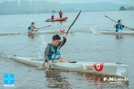 闽侯荆溪上演“漂流奇缘” 奥运举重冠军李发彬到场助威图片