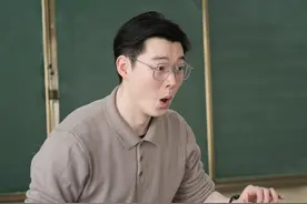 “老师，咱奶第一天来上课，没哭吧？”图片