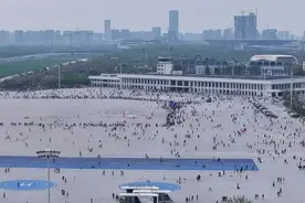 趣游丨热辣滚烫！五一节合肥骆岗公园开启“人从众”模式图片