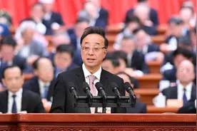 全国政协委员屠海鸣：坐智能动卧高铁从香港到北京参会图片