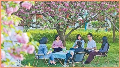 城市书房点亮美好生活（新时代画卷）