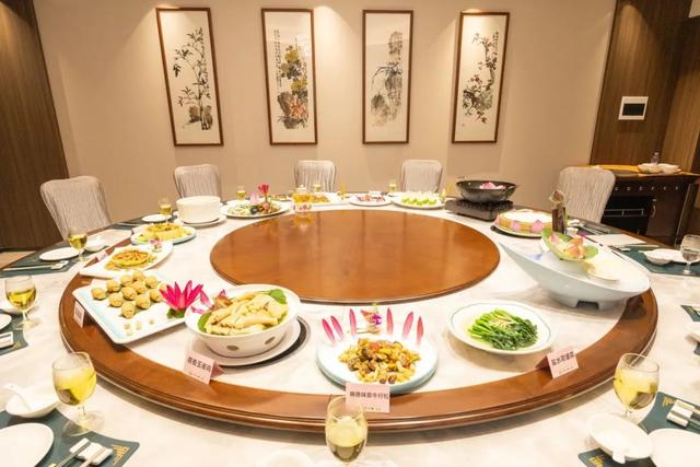 这个周末一定要来三水！吃荷花宴、看球赛、撸萌宠，攻略直接抄！