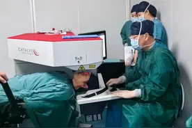 飞秒激光助力白内障手术进入无刀时代 ，造福宝鸡患者图片
